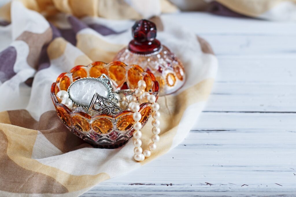 jeweler 3687404 1920 1